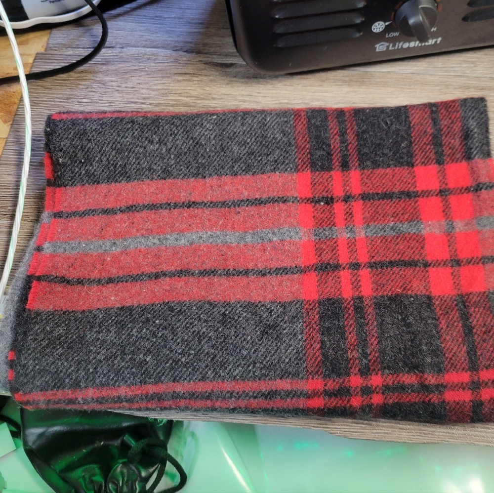 Italian Woollen Treasures 100% Wool‎ Scarf Red & Black Plaid Unisex